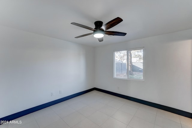 empty room with ceiling fan