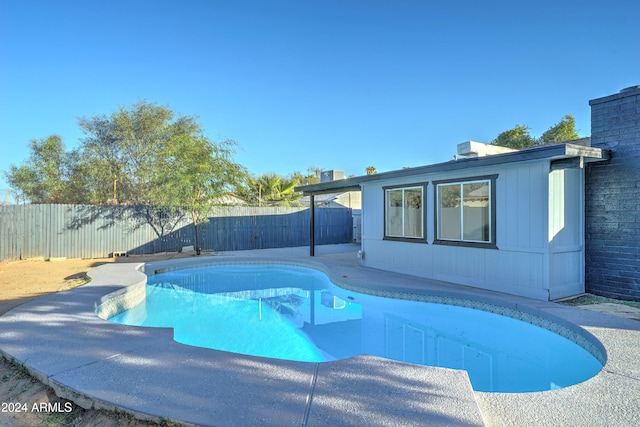 view of swimming pool