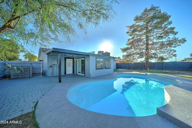 view of swimming pool featuring a patio