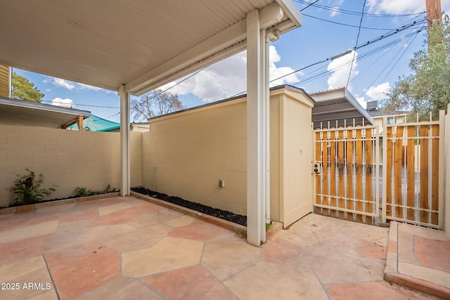 1301 N 44th St, Phoenix, AZ 85008 - view of patio / terrace featuring a gate