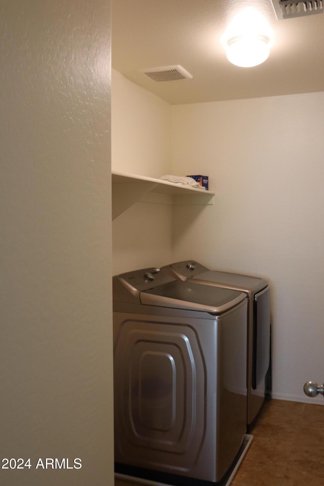 clothes washing area featuring washing machine and clothes dryer