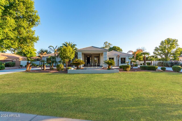 view of community featuring a lawn