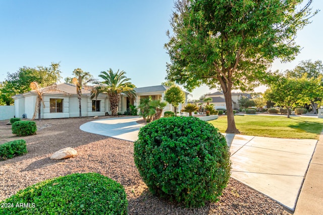 view of front of property with a front yard