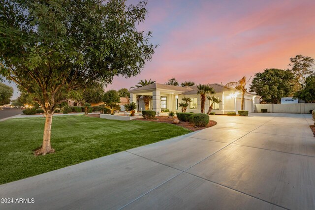 view of front of house featuring a lawn