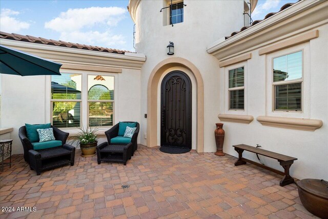 property entrance featuring a patio area