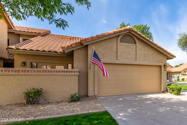 view of front facade with a garage