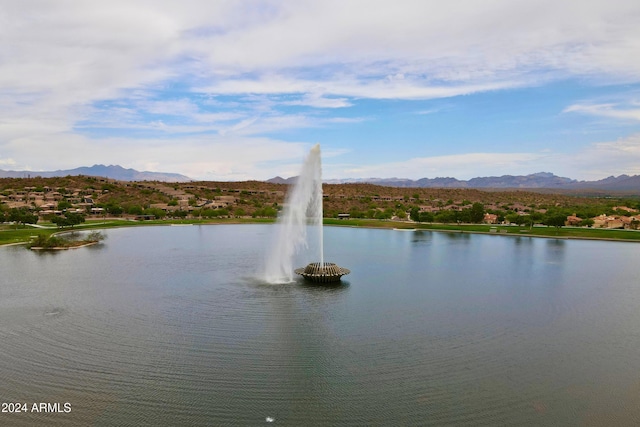 water view featuring a mountain view