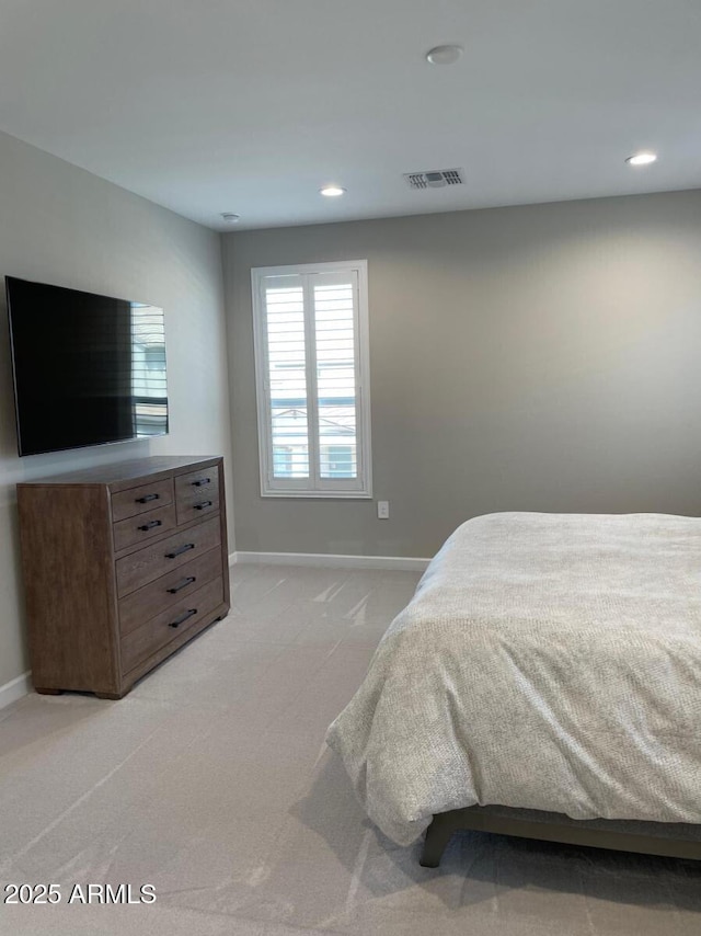 bedroom with recessed lighting, baseboards, visible vents, and light carpet