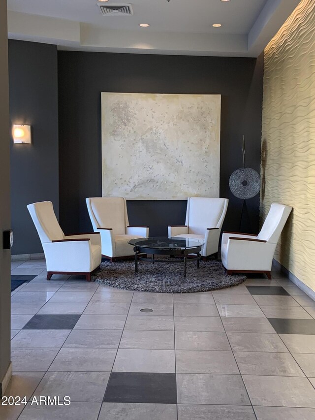 1 E Lexington Ave Unit 410, Phoenix, AZ 85012 - building lobby with wallpapered walls and recessed lighting