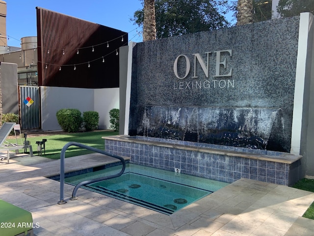 view of pool featuring an in ground hot tub