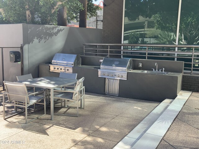 1 E Lexington Ave Unit 410, Phoenix, AZ 85012 - view of patio with outdoor dining area and a sink