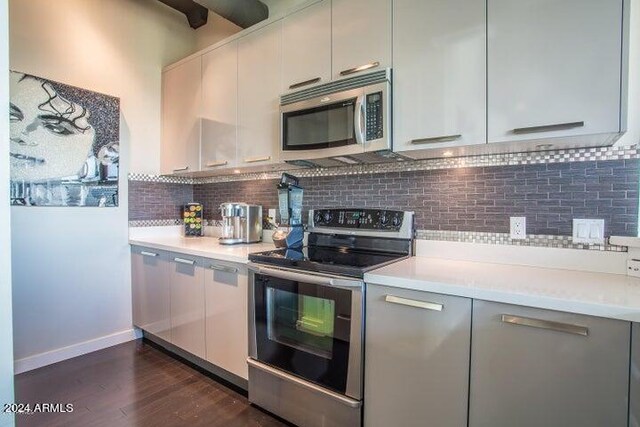 1 E Lexington Ave Unit 410, Phoenix, AZ 85012 - kitchen featuring stainless steel appliances, light countertops, and backsplash