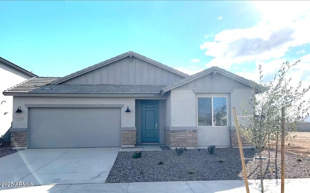 view of front facade with a garage