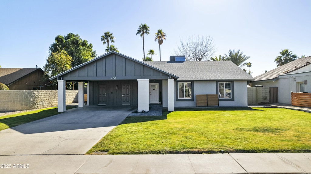 view of front of home with a carport and a front lawn