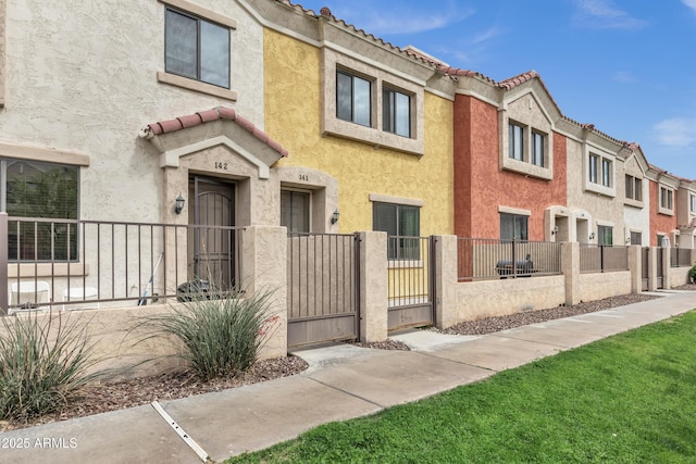 exterior space featuring a fenced front yard