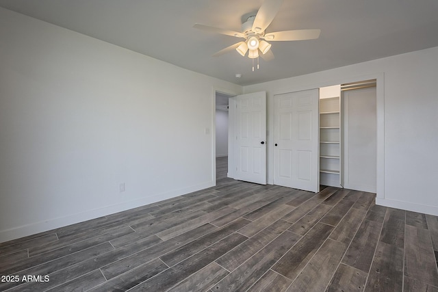 unfurnished bedroom with ceiling fan and a closet