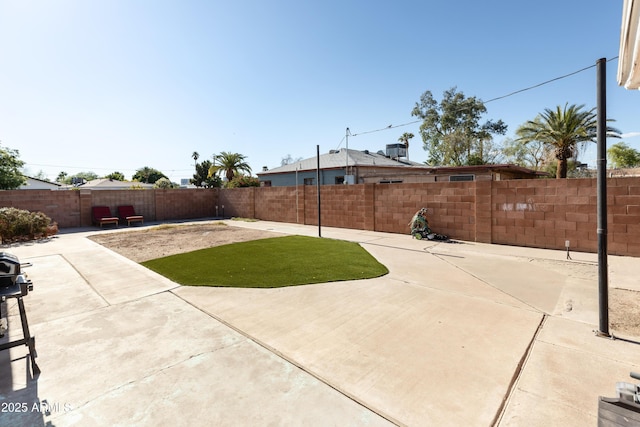 1330 E Monte Vista Rd, Phoenix, AZ 85006 - fenced backyard with a patio area