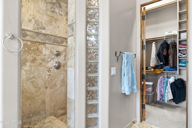 bathroom featuring tiled shower