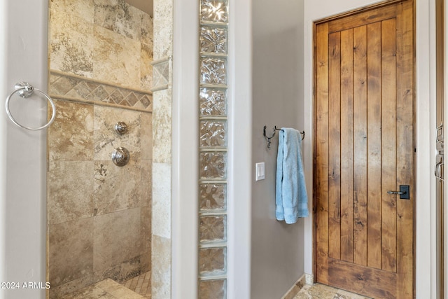 bathroom featuring tiled shower