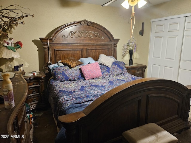 bedroom with a ceiling fan