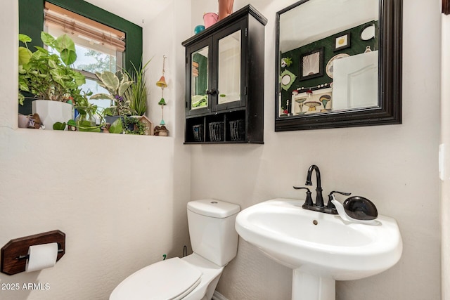942 S Deerfield Ln, Gilbert, AZ 85296 - bathroom with toilet and a sink