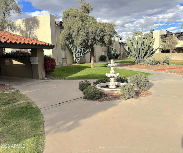 4201 E Camelback Rd Unit 51, Phoenix, AZ 85018 - view of front of house with stucco siding and a front yard