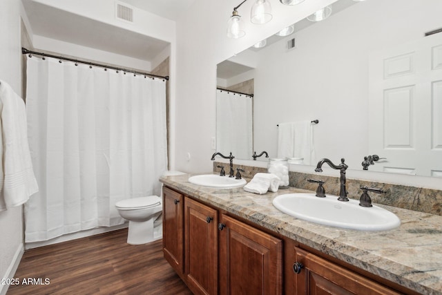 15252 N 100th St Unit 1147, Scottsdale, AZ 85260 - full bath featuring double vanity, wood finished floors, and curtained shower