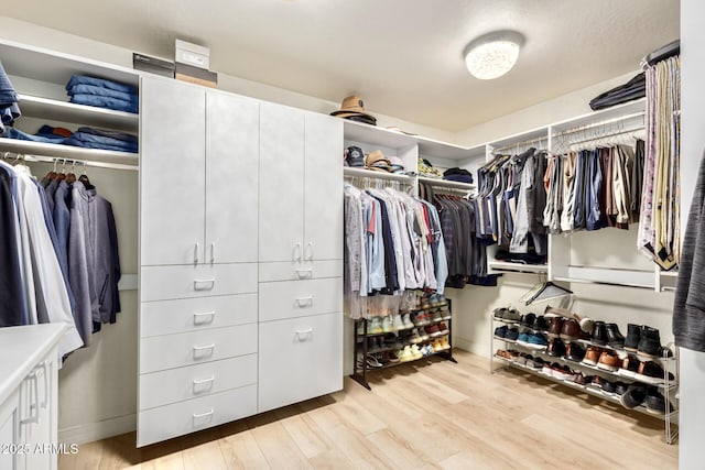 spacious closet with light wood-style flooring