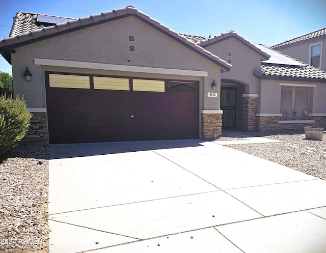 view of front facade featuring a garage