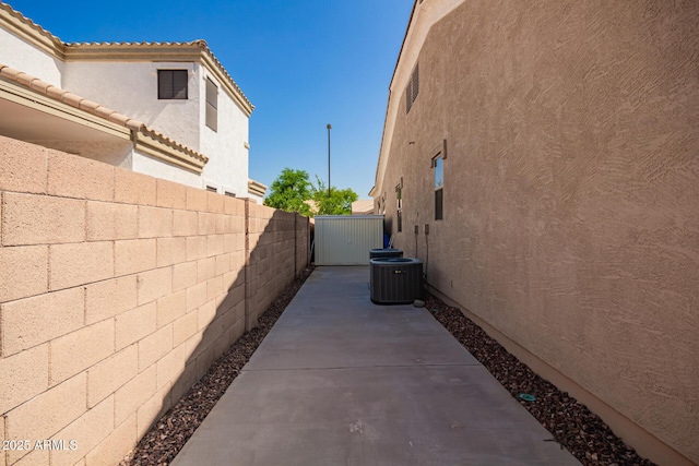 2945 E Clifton Ave, Gilbert, AZ 85295 - view of home's exterior featuring stucco siding, a patio area, and cooling unit