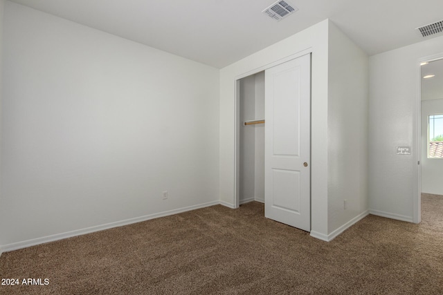 unfurnished bedroom with carpet flooring and a closet