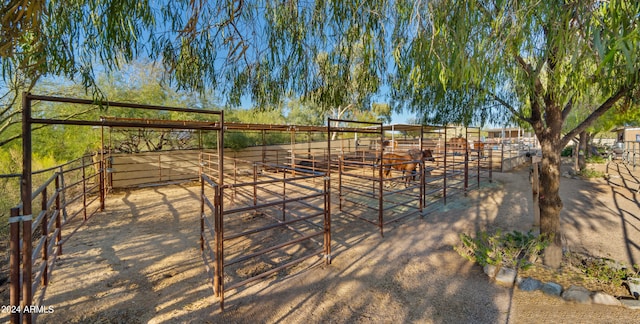 view of yard with an outdoor structure