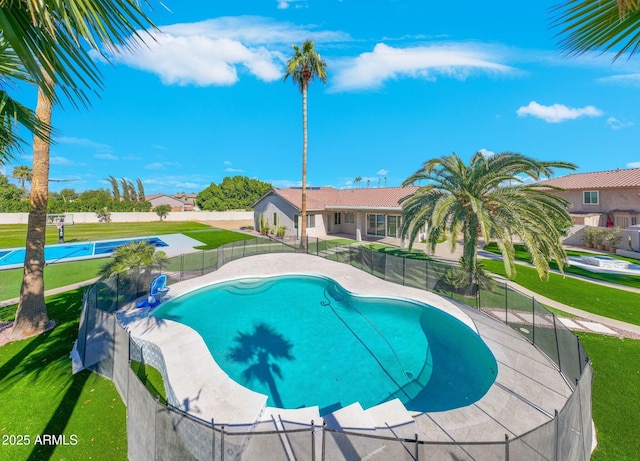 view of swimming pool with a yard