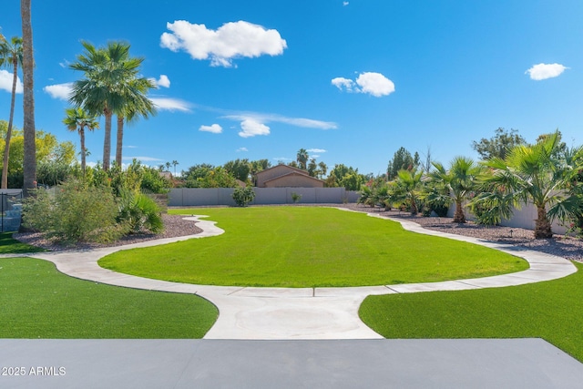 view of property's community featuring a yard