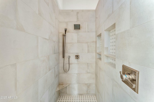 bathroom featuring a tile shower