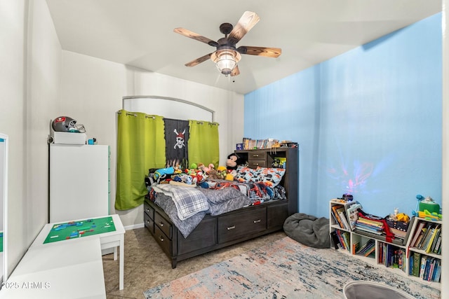 bedroom with ceiling fan