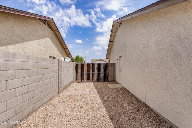 8103 E Dartmouth St, Mesa, AZ 85207 - view of yard featuring a gate