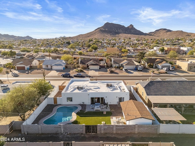 birds eye view of property featuring a mountain view