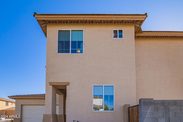 view of front of property featuring a garage