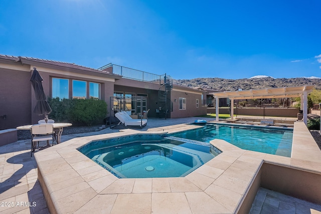 view of swimming pool with a mountain view, a patio, a pool with connected hot tub, and a pergola