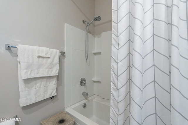 bathroom featuring shower / bath combo