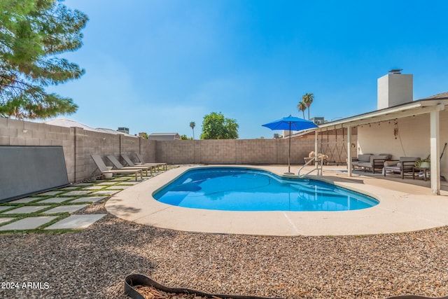 view of swimming pool featuring an outdoor hangout area and a patio area