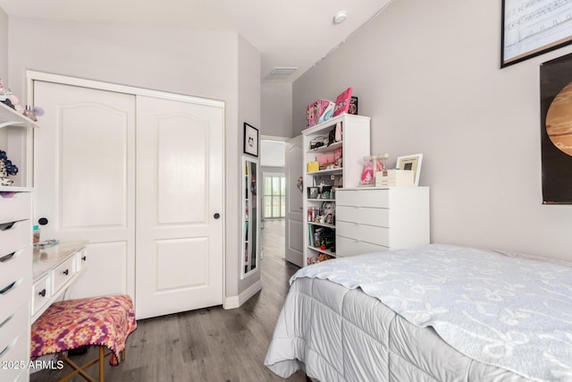 4142 E Sandy Way, Gilbert, AZ 85297 - bedroom with wood finished floors and a closet