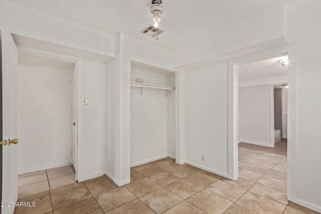 2562 E Wier Ave, Phoenix, AZ 85040 - view of closet