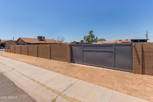 2562 E Wier Ave, Phoenix, AZ 85040 - view of yard featuring a gate