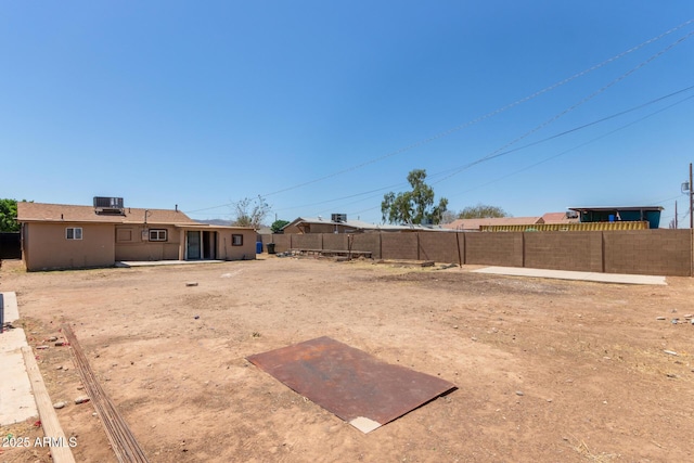2562 E Wier Ave, Phoenix, AZ 85040 - view of fenced backyard