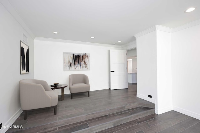 sitting room with crown molding