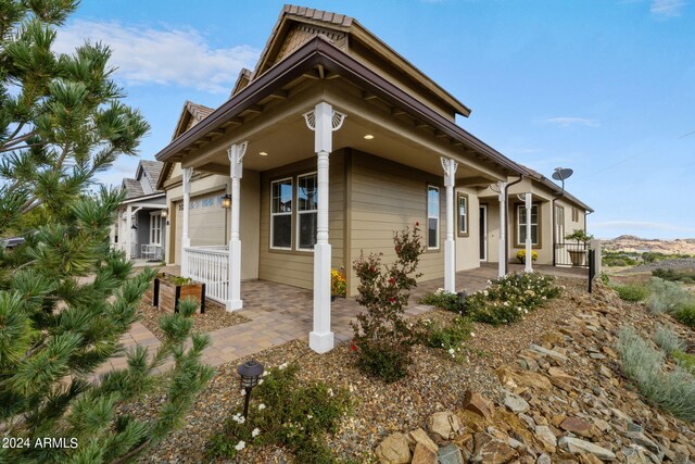 view of front of home featuring a porch