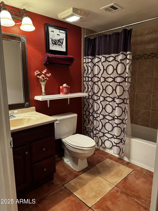 12123 W Bell Rd Unit 337, Surprise, AZ 85378 - full bathroom with tile patterned floors, toilet, vanity, and shower / tub combo with curtain