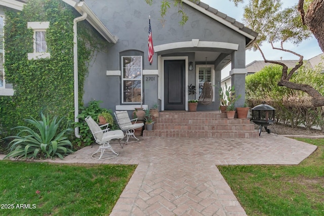 view of exterior entry with stucco siding